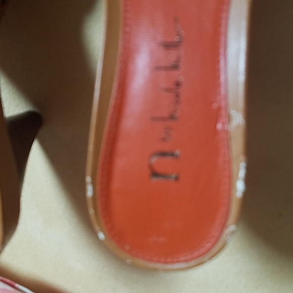 Nicole Miller tan sandal. Sz 7 - Picture 5 of 5